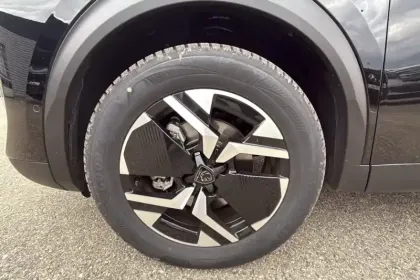 Photo 79 Peugeot 2008  Hybrid 145 e-DCS6