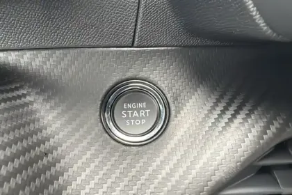 Photo 72 Peugeot 2008  Hybrid 145 e-DCS6