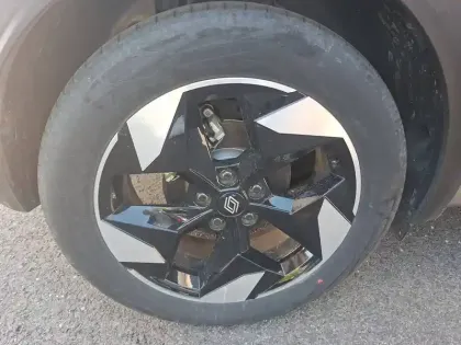 Photo 11 Renault Captur  E-Tech full hybrid 145 ch