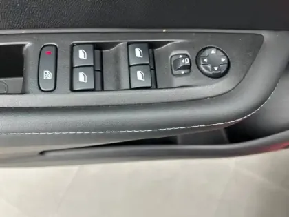 Photo 18 Peugeot 208  PureTech 100 S&S BVM6