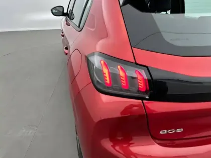 Photo 16 Peugeot 208  PureTech 100 S&S BVM6