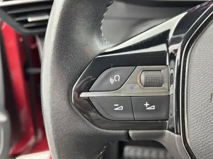 Photo 19 Peugeot 208  PureTech 100 S&S BVM6