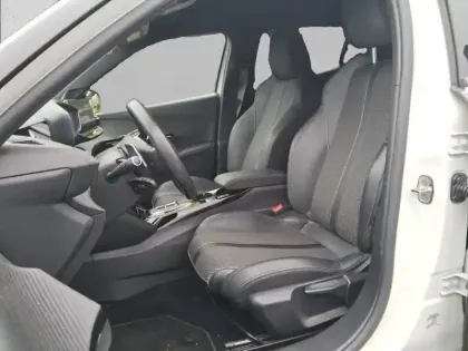 Photo 10 Peugeot 2008  PureTech 130 S&S EAT8