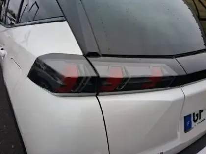 Photo 16 Peugeot 2008  PureTech 130 S&S EAT8