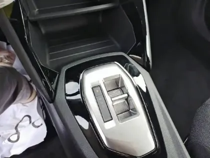 Photo 13 Peugeot 2008  Hybrid 110 e-DCS6