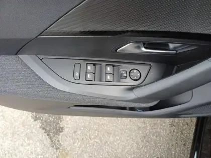 Photo 59 Peugeot 2008  Hybrid 110 e-DCS6