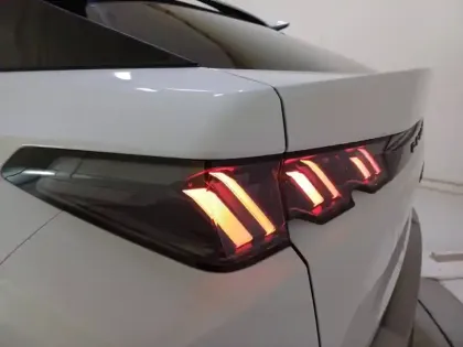 Photo 16 Peugeot 3008  Hybrid 145 e-DCS6