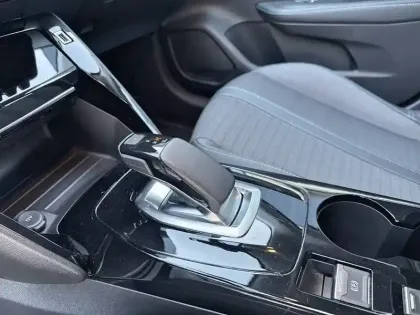 Photo 10 Peugeot 208  Electrique 50 kWh 136ch