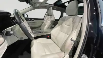 Photo 11 Volvo Xc60 Gén. II Ph2 NG Plus Style Dark 5