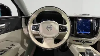 Photo 12 Volvo Xc60 Gén. II Ph2 NG Plus Style Dark 5