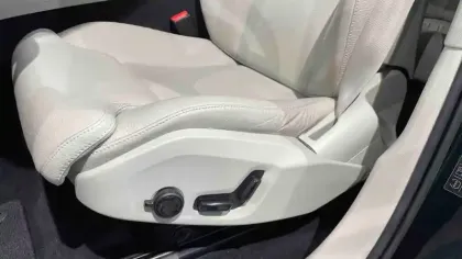 Photo 24 Volvo Xc60 Gén. II Ph2 NG Plus Style Dark 5