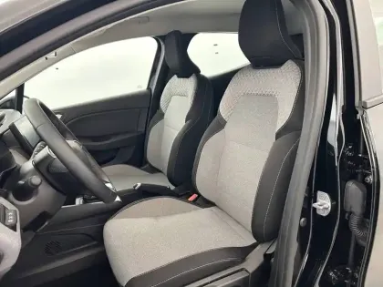 Photo 8 Renault Clio  E-Tech full hybrid 145 ch GSR2