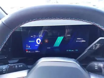 Photo 15 Renault Austral  E-Tech full hybrid 200 GSR2