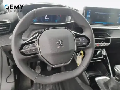 Photo 33 Peugeot 2008  PureTech 100 S&S BVM6