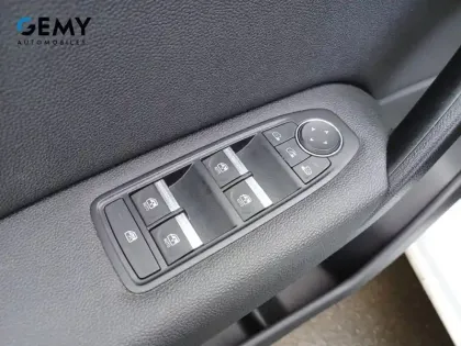 Photo 11 Renault Captur  TCe 140 EDC - 21