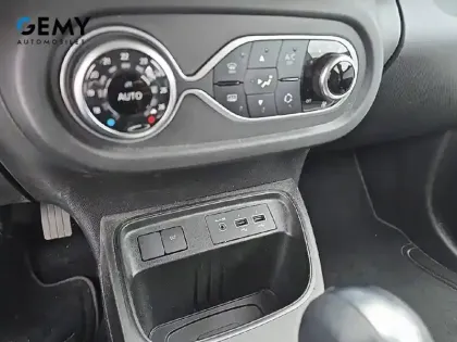 Photo 14 Renault Twingo  III E-Tech