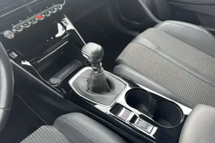 Photo 13 Peugeot 2008  PureTech 130 S&S BVM6