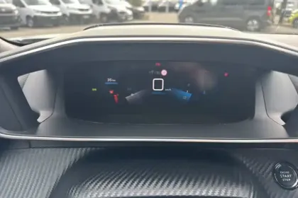 Photo 11 Peugeot 2008  PureTech 130 S&S BVM6