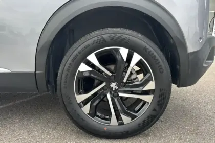 Photo 24 Peugeot 2008  PureTech 130 S&S BVM6