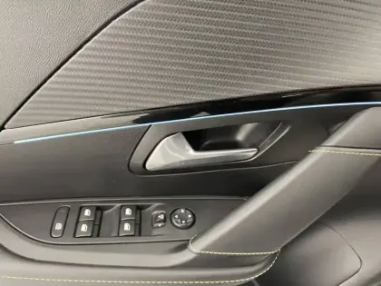 Photo 155 Peugeot 208  PureTech 100 S&S BVM6