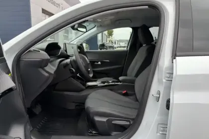 Photo 45 Peugeot 208  Hybrid 110 ch e-DCS6