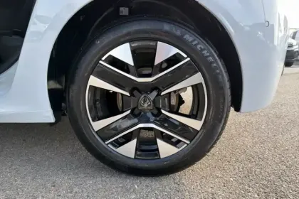 Photo 11 Peugeot 208  Hybrid 110 ch e-DCS6