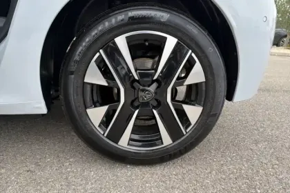 Photo 47 Peugeot 208  Hybrid 110 ch e-DCS6