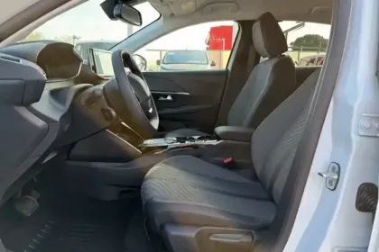 Photo 9 Peugeot 208  Hybrid 110 ch e-DCS6