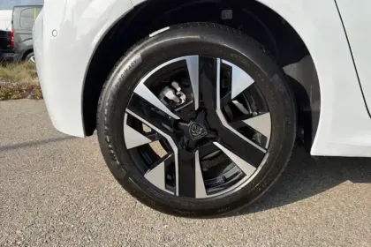 Photo 14 Peugeot 208  Hybrid 110 ch e-DCS6