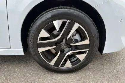 Photo 48 Peugeot 208  Hybrid 110 ch e-DCS6