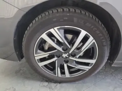 Photo 41 Peugeot 208  PureTech 100 S&S EAT8