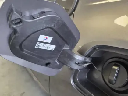 Photo 21 Peugeot 208  PureTech 100 S&S EAT8