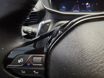 Photo 29 Peugeot 208  PureTech 100 S&S EAT8