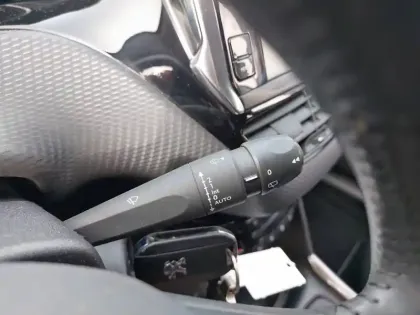 Photo 22 Peugeot 2008  1.2 PureTech 82ch BVM5