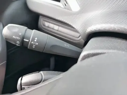 Photo 23 Peugeot 2008  1.2 PureTech 82ch BVM5