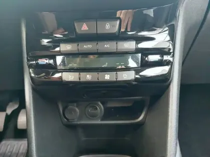 Photo 21 Peugeot 2008  1.2 PureTech 82ch BVM5