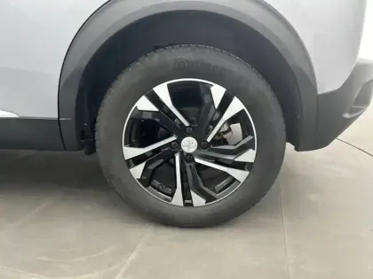 Photo 12 Peugeot 2008  PureTech 130 S&S EAT8