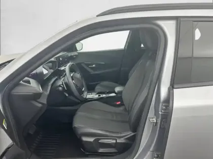 Photo 10 Peugeot 2008  PureTech 130 S&S EAT8