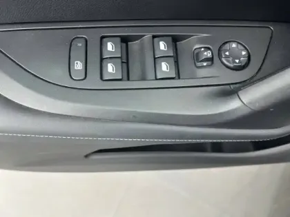 Photo 18 Peugeot 2008  PureTech 130 S&S EAT8