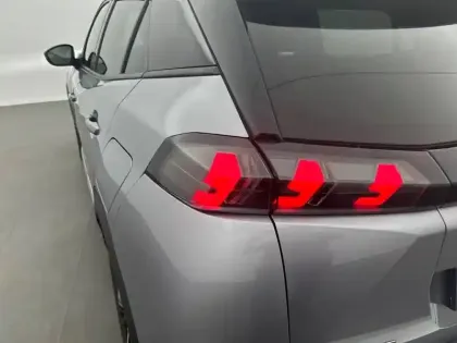 Photo 16 Peugeot 2008  PureTech 130 S&S EAT8