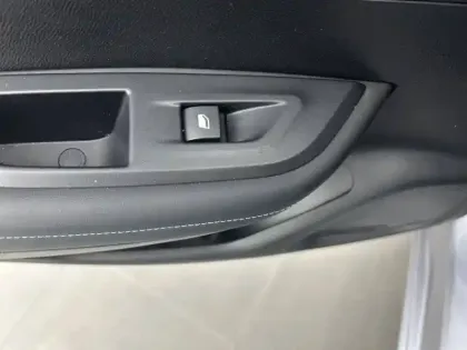 Photo 14 Peugeot 2008  PureTech 130 S&S EAT8