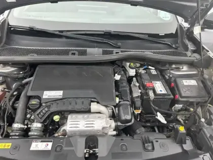 Photo 28 Peugeot 2008  PureTech 130 S&S EAT8