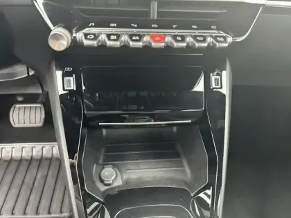 Photo 25 Peugeot 2008  PureTech 130 S&S EAT8