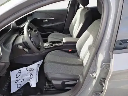 Photo 10 Peugeot 208  Hybrid 110 ch e-DCS6