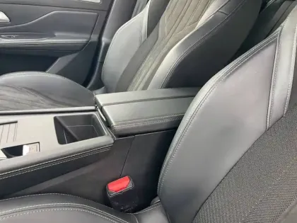 Photo 19 Peugeot 308  PureTech 130ch S&S EAT8