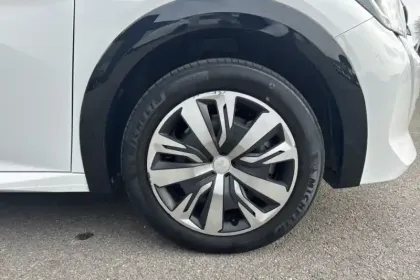 Photo 13 Peugeot 208  Electrique 50 kWh 136ch