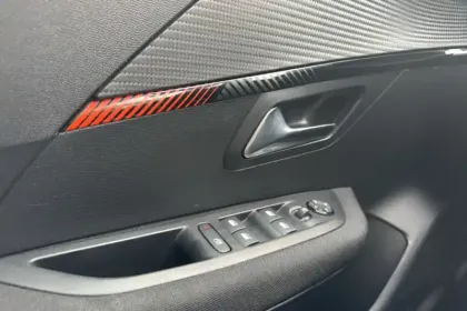 Photo 21 Peugeot 208  Electrique 50 kWh 136ch