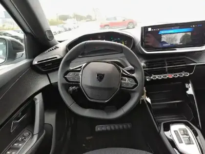 Photo 8 Peugeot 2008  Hybrid 110 e-DCS6