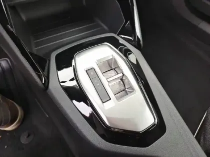 Photo 13 Peugeot 2008  Hybrid 110 e-DCS6