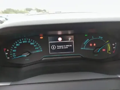 Photo 9 Peugeot 2008  Hybrid 110 e-DCS6